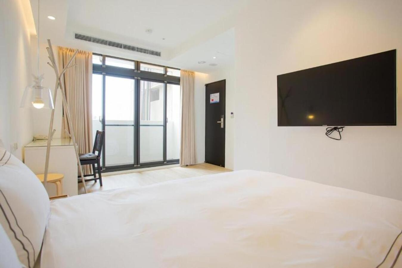 Mini West Hotel Taichung Exterior photo
