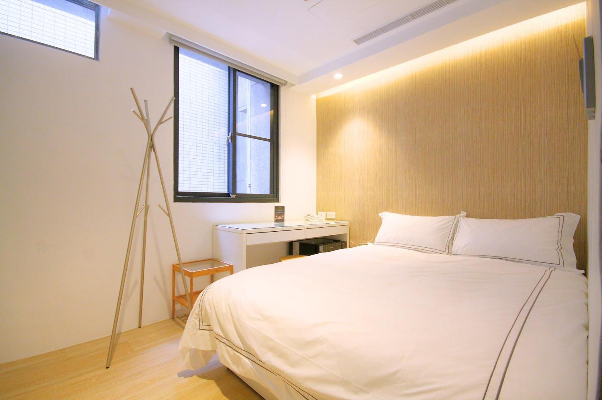 Mini West Hotel Taichung Exterior photo