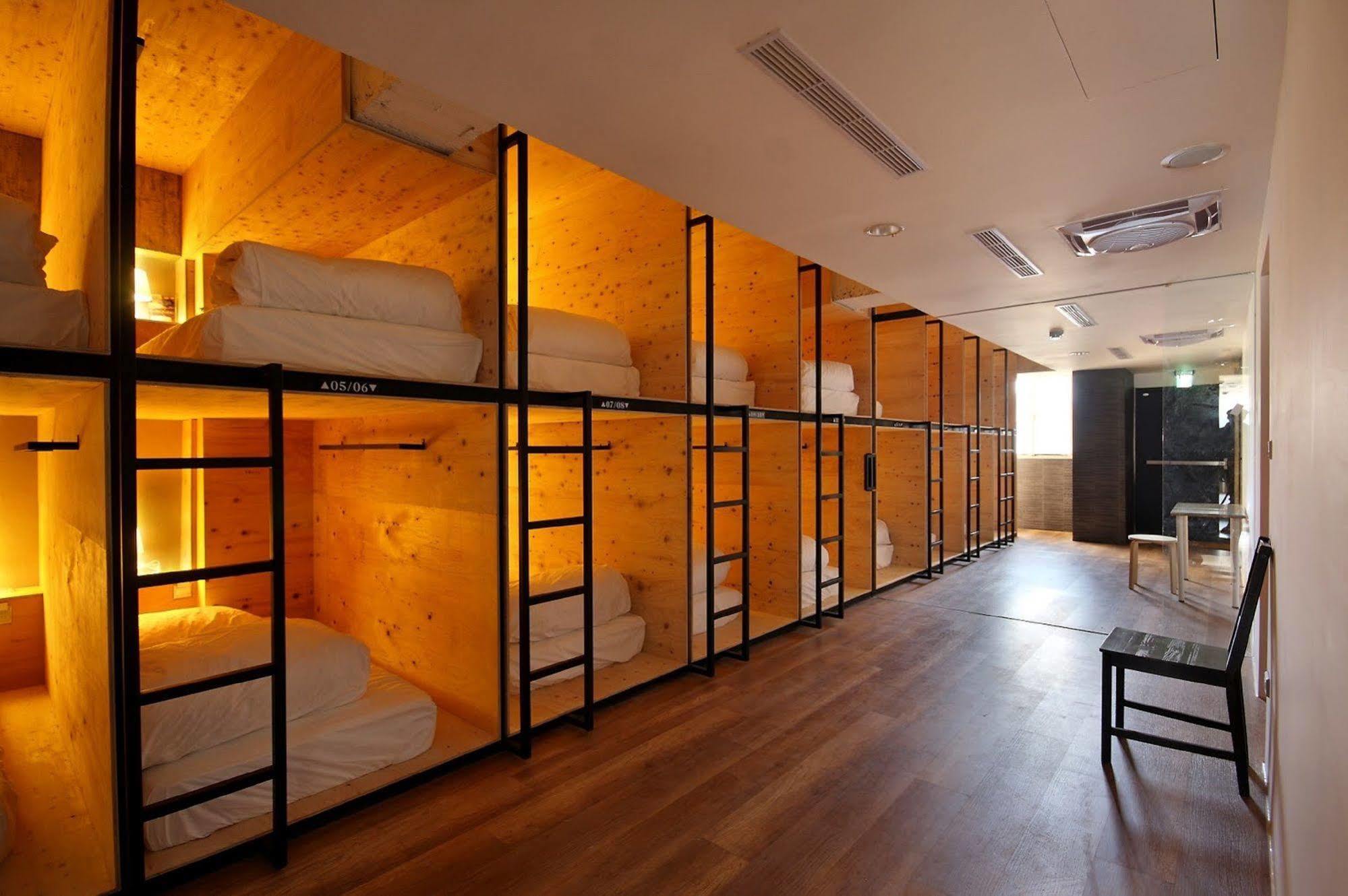Mini West Hotel Taichung Exterior photo